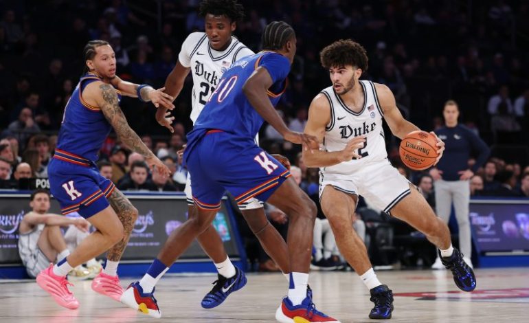  Cameron Boozer helps Duke get past Kansas at Champions Classic