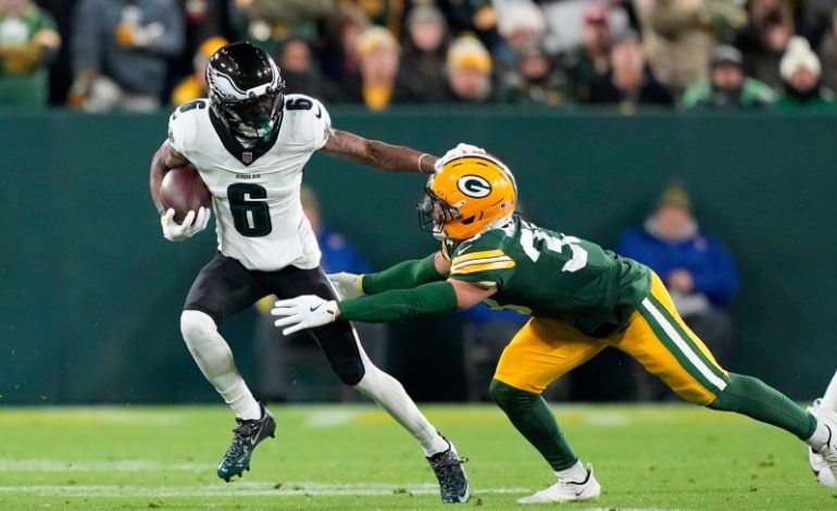  Eagles WR DeVonta Smith: criticism of offense is fair