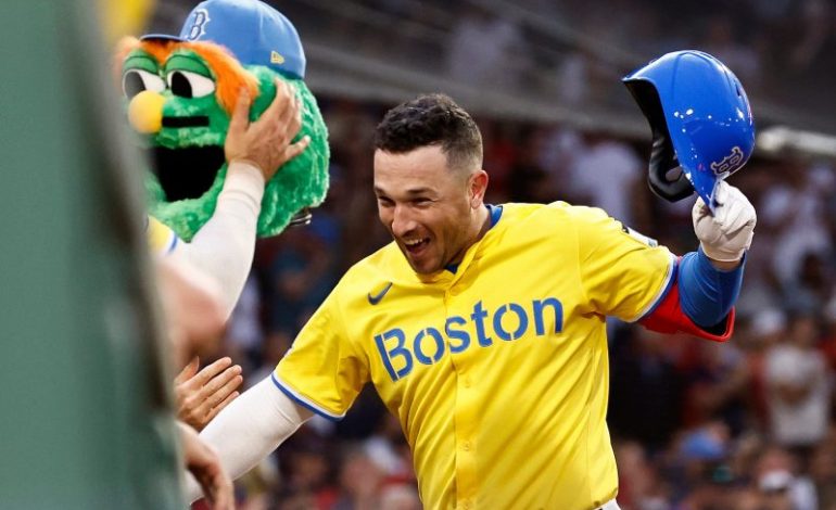  Cubs strike big deal with All-Star infielder